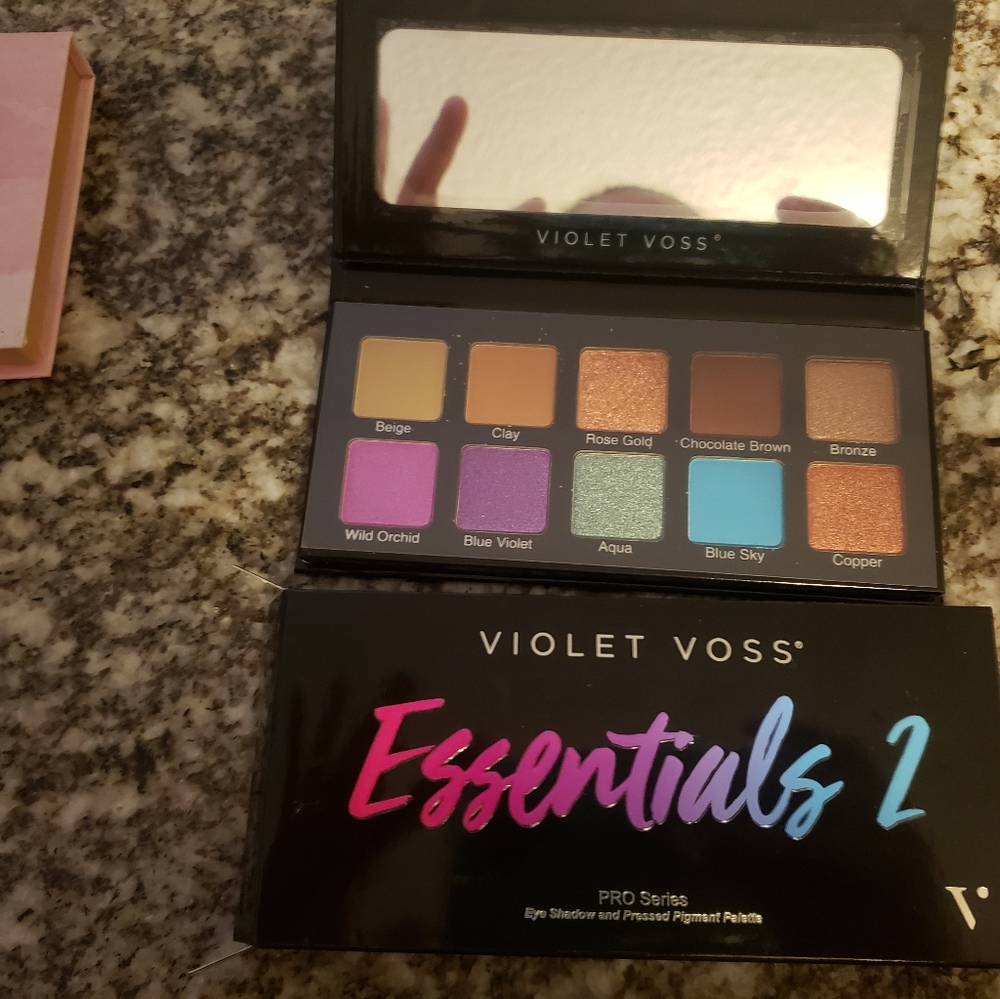 Makeup bundle 145$ - Picture 6 of 8